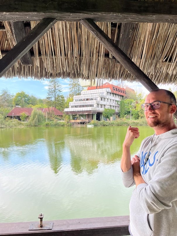 Tóth Marci: Manas Garden közösség területbejárás 2. - találkozás az előadó tér mellett