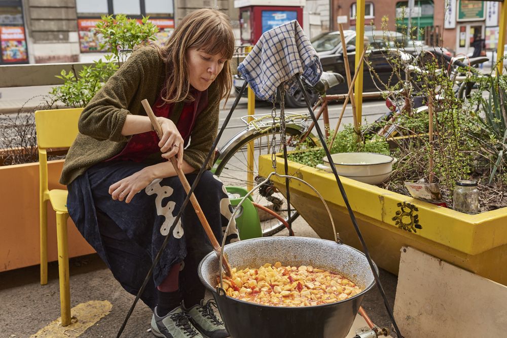 Szabó Dorottya Sára: Falu a városban - adaptált önfenntartás avagy János vitéz és a patkányok- BESZÉLGETÉS