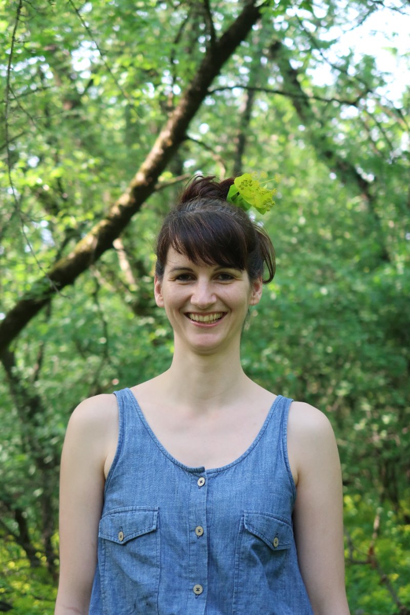 Sarlós Flóra Eszter: Kapcsolódj vissza a testedhez és remegd ki a feszültséget! / TRE® Felfedező óra