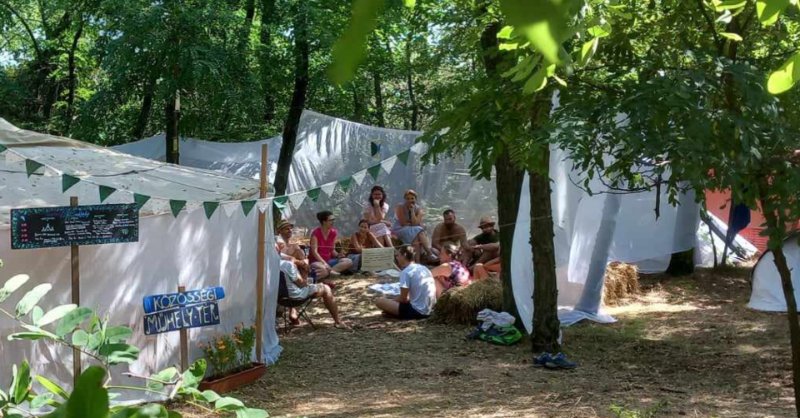 Simanecz Tünde, Szilágyiné Lakatos Melinda: Community building 1. A meghallgatás ajándéka